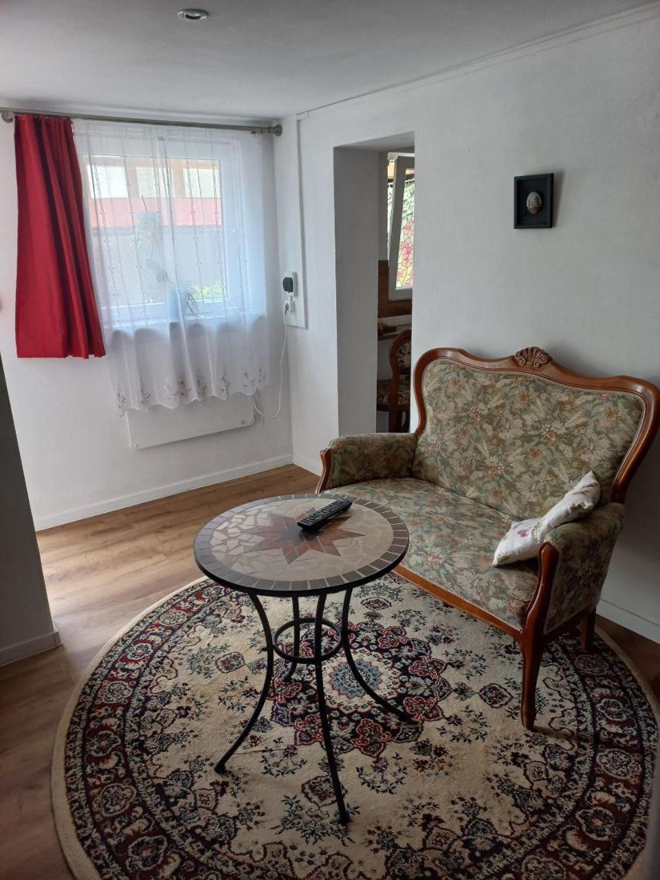 Hugo Apartment